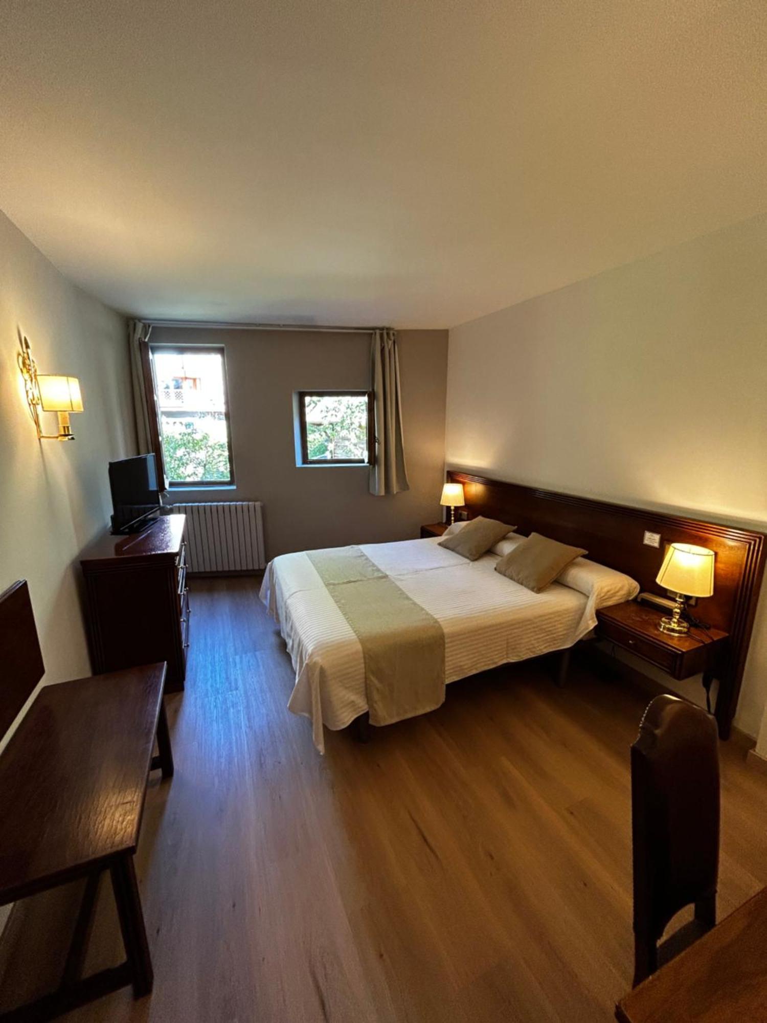 Hotel Santa Barbara De La Vall D'Ordino Kültér fotó