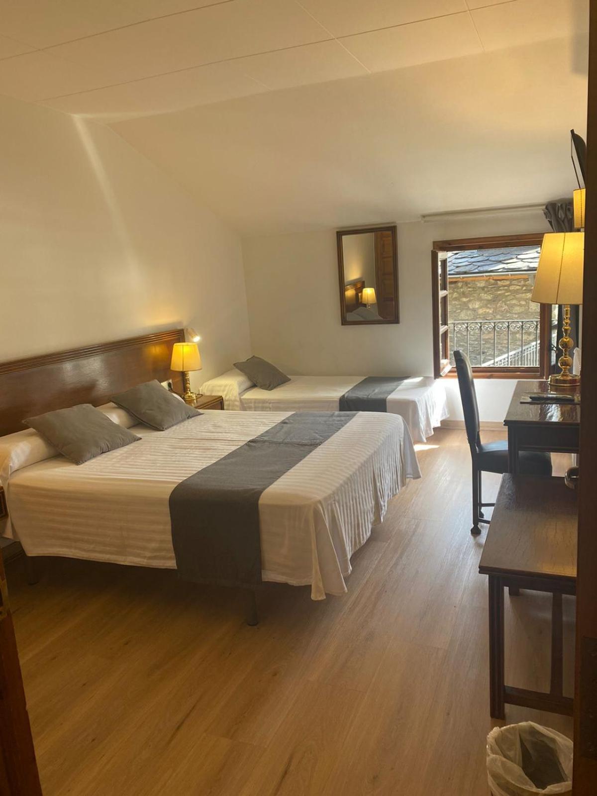 Hotel Santa Barbara De La Vall D'Ordino Kültér fotó